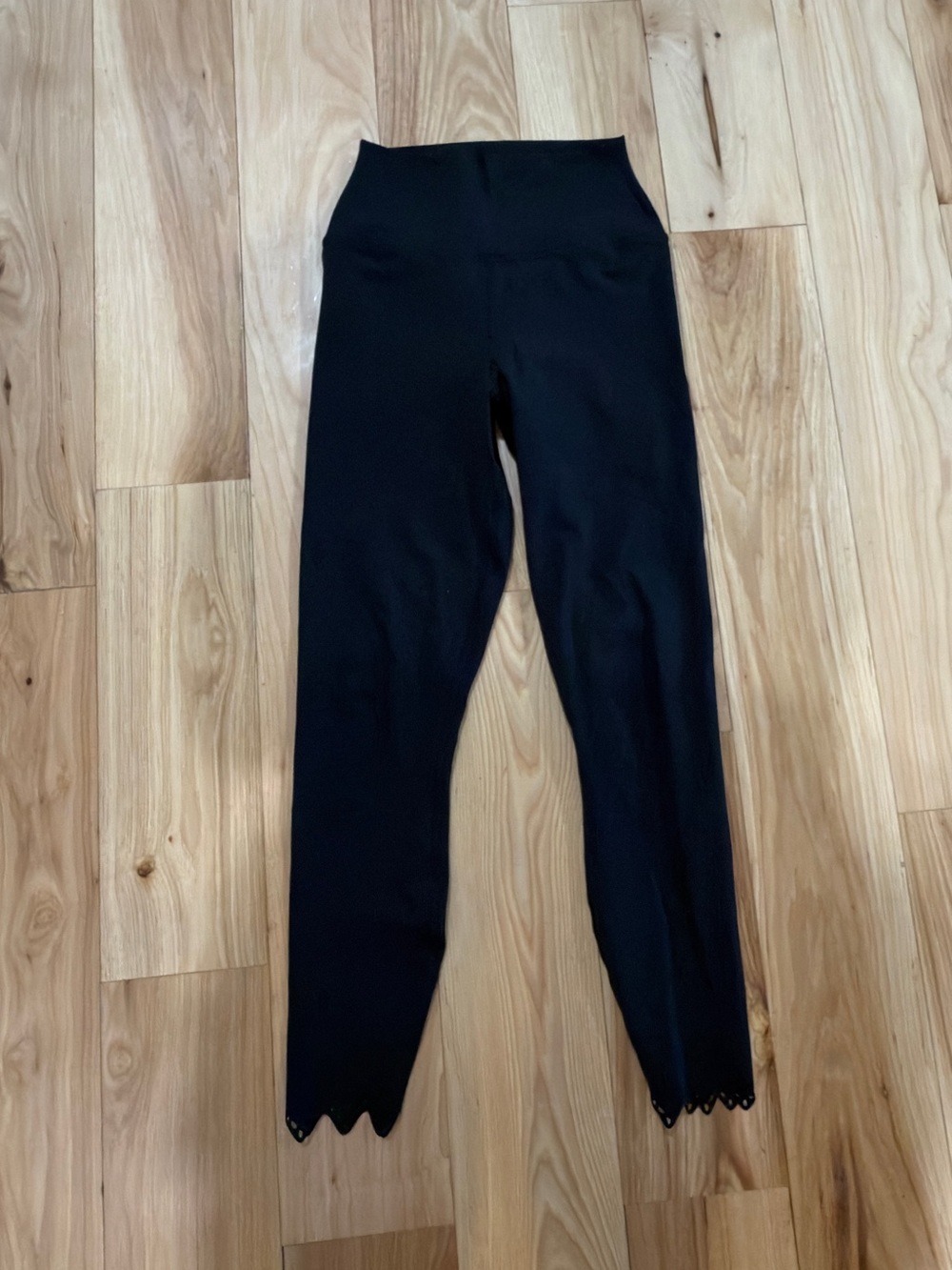 Spiritual Gangster Black Scallop-Hem High-Rise Leggings